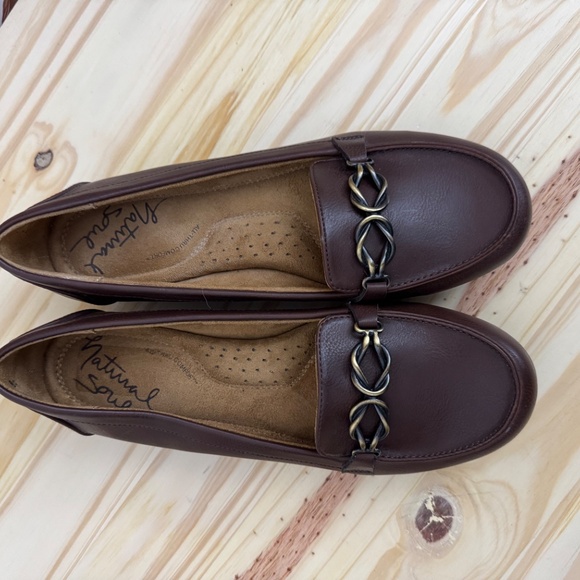 Natural Soul Loafers w/ Chain Detail NWOT - Picture 5 of 5